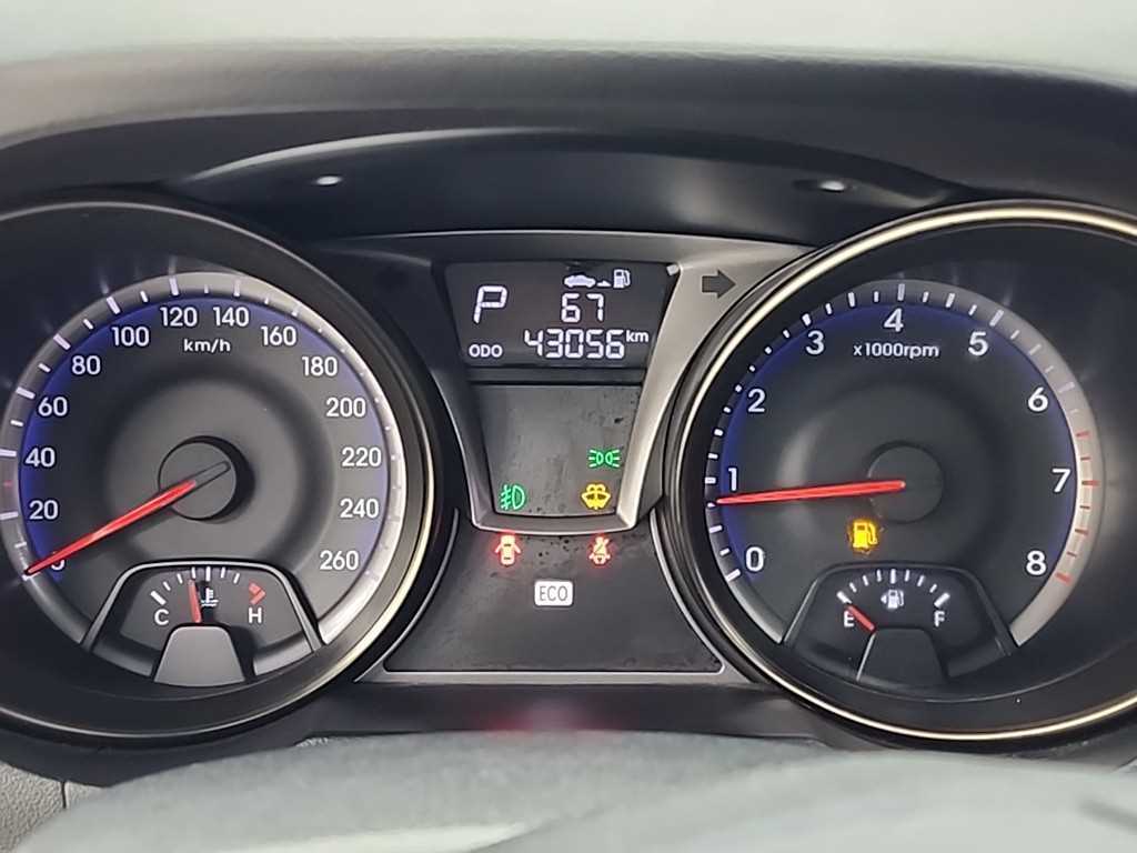 HYUNDAI Genesis - Vista 6