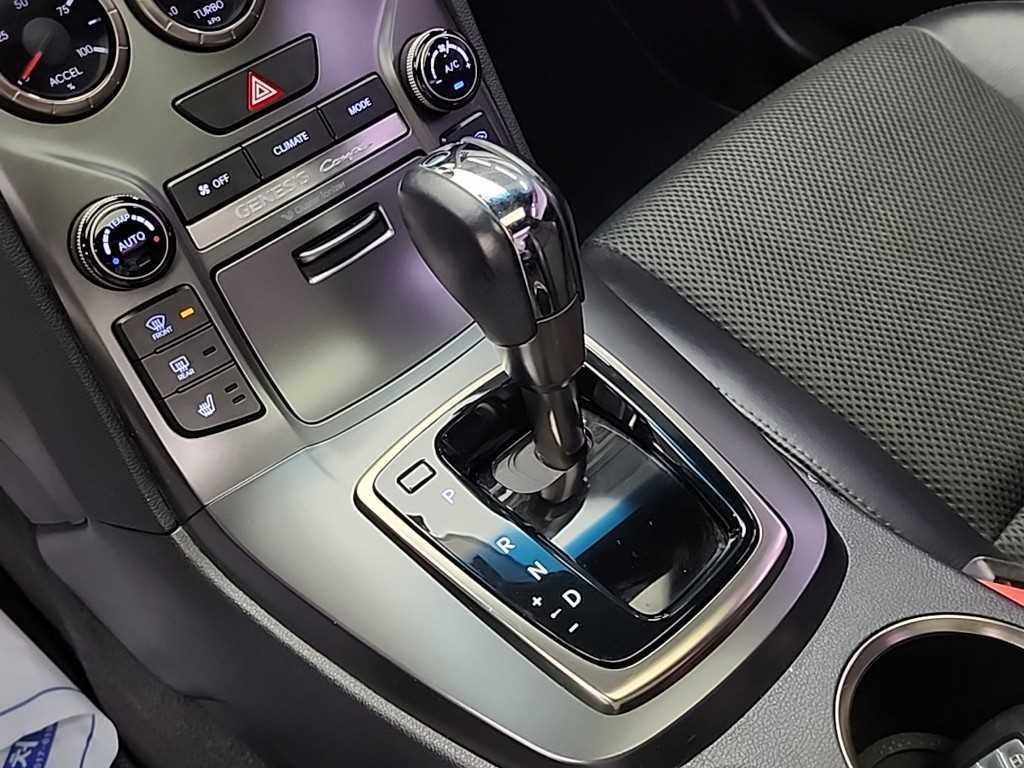 HYUNDAI Genesis - Vista 8