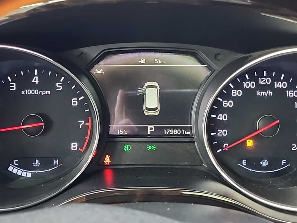 KIA Carnival - Vista 6