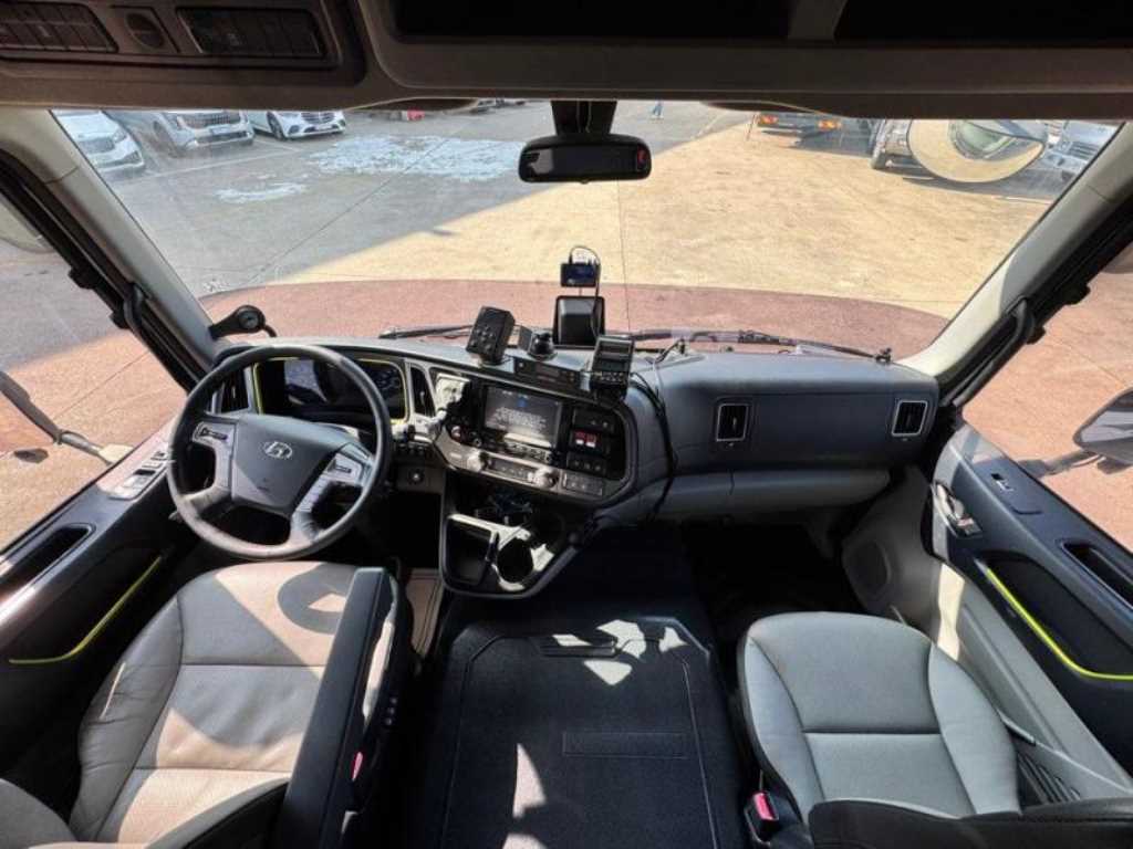 medium and large cargo truck - Vista 5