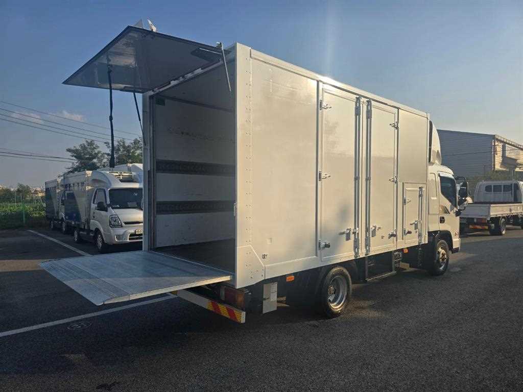 medium and large cargo truck - Vista 7