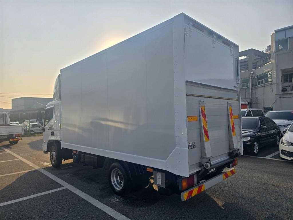 medium and large cargo truck - Vista 4