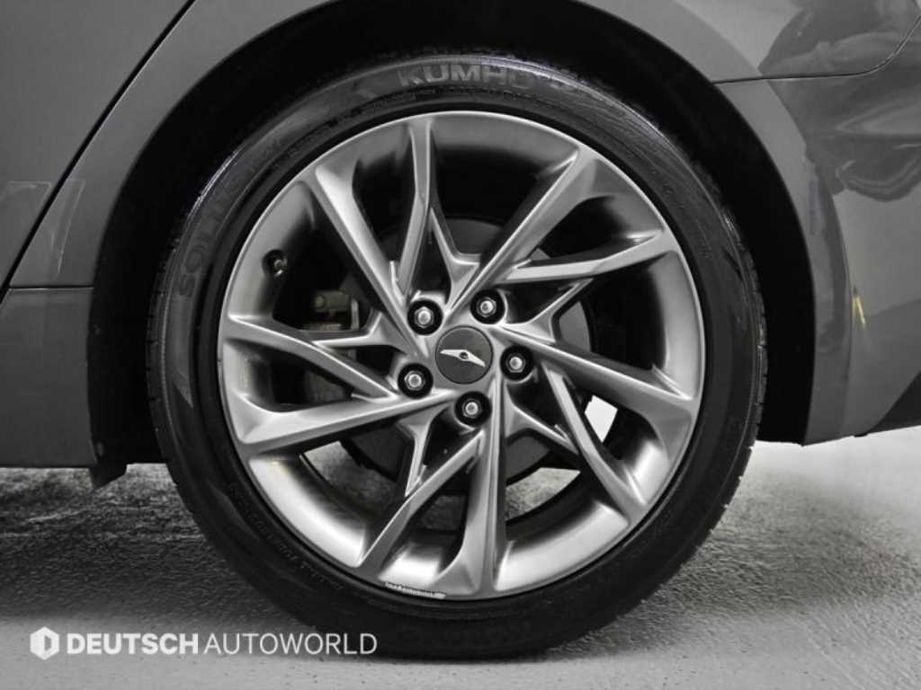 Genesis G70 - Vista 5