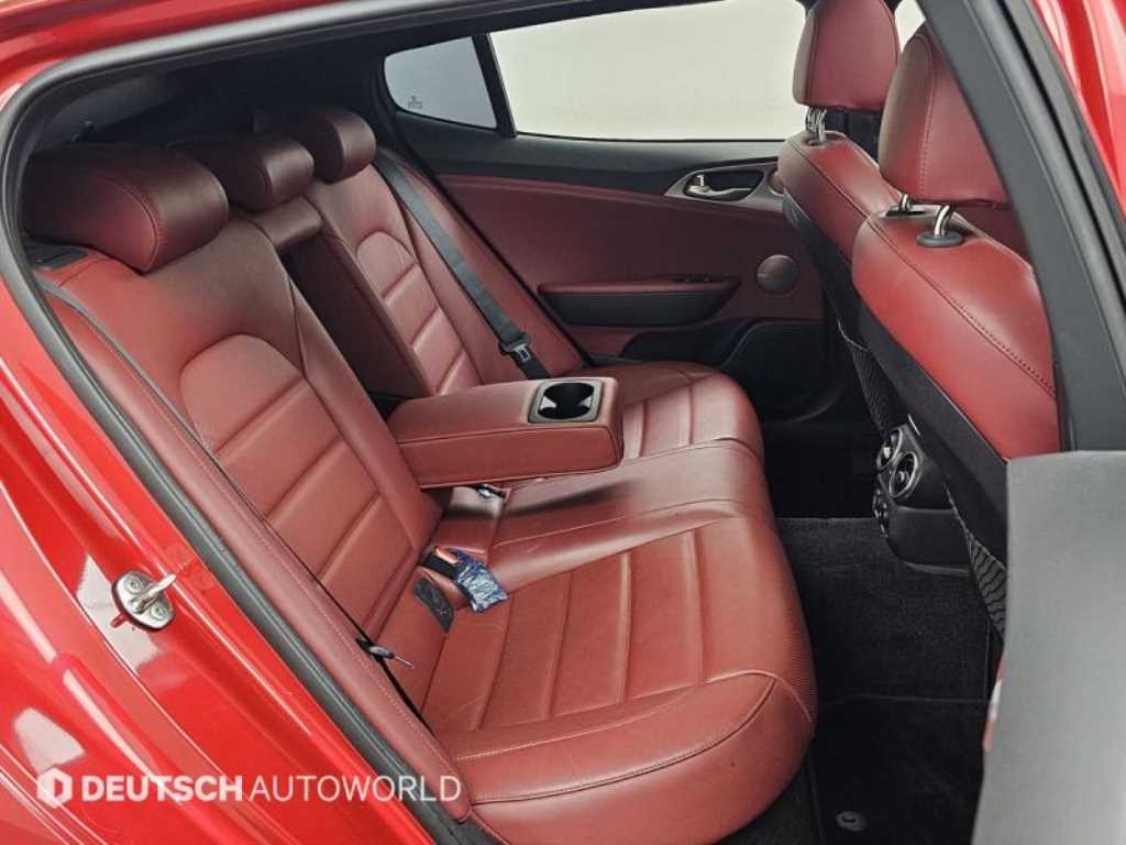 KIA Stinger - Vista 12