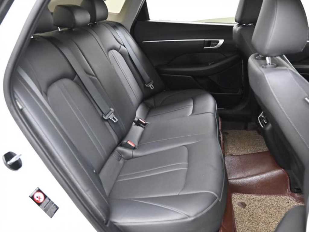 HYUNDAI Sonata - Vista 12