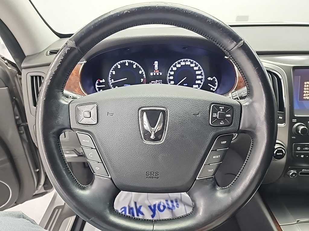 HYUNDAI Equus - Vista 9