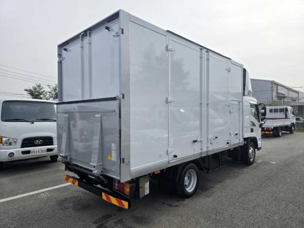 medium and large cargo truck - Vista 6