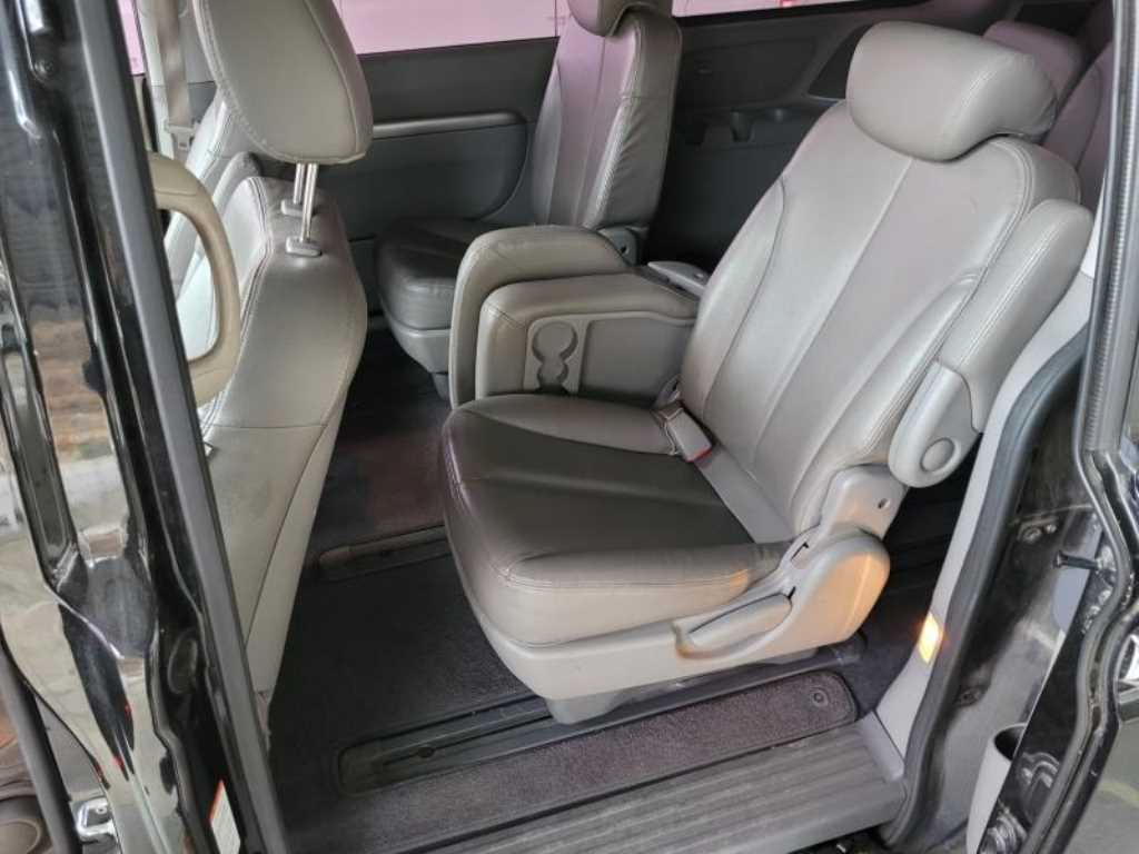 KIA Carnival - Vista 11
