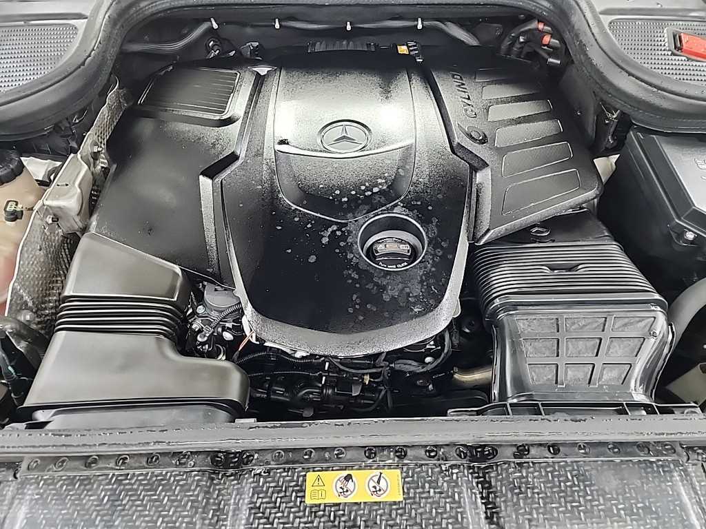 Mercedes Benz GLE Class - Vista 5