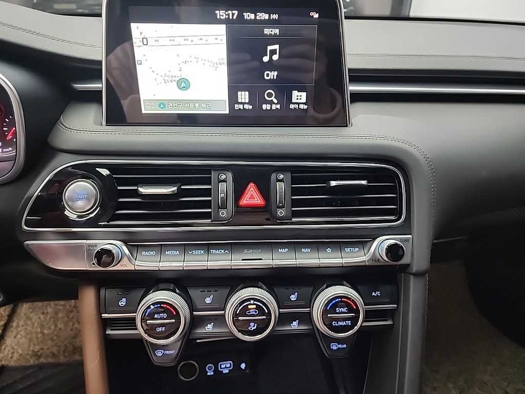 Genesis G70 - Vista 10