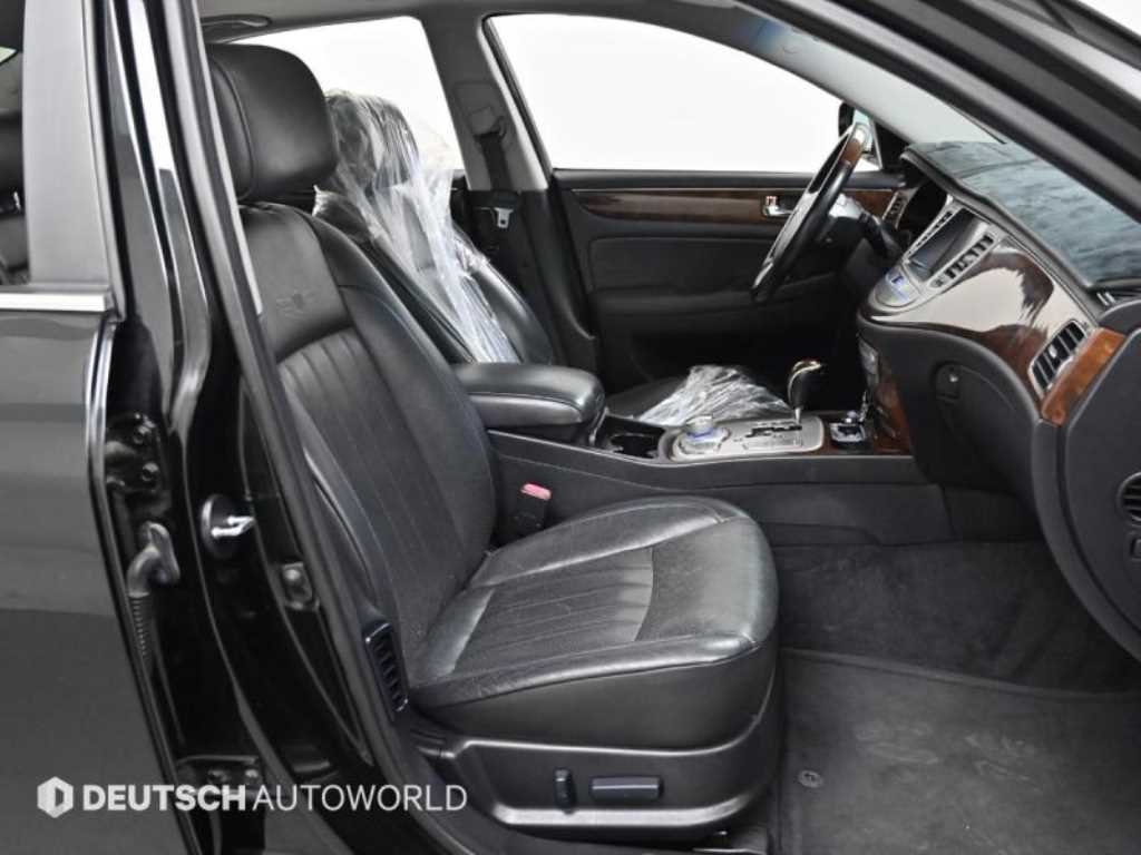 HYUNDAI Genesis - Vista 10