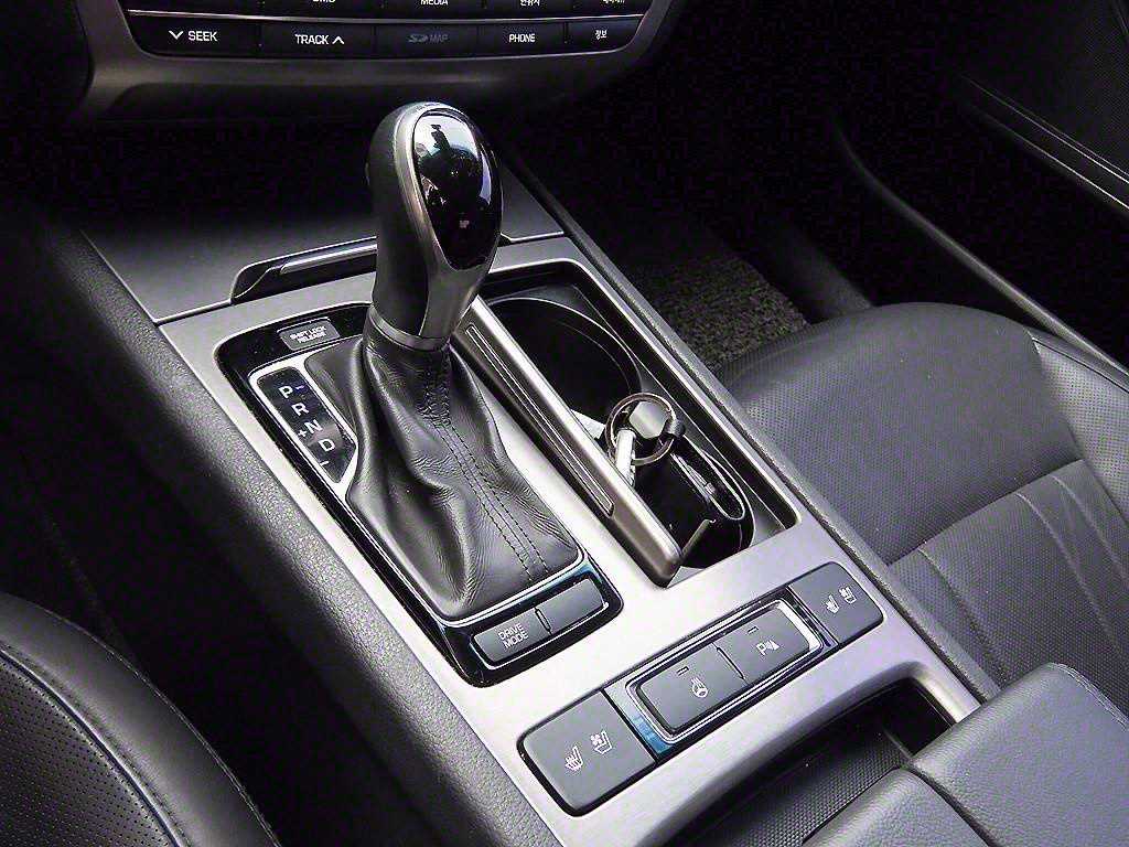 HYUNDAI Genesis - Vista 11