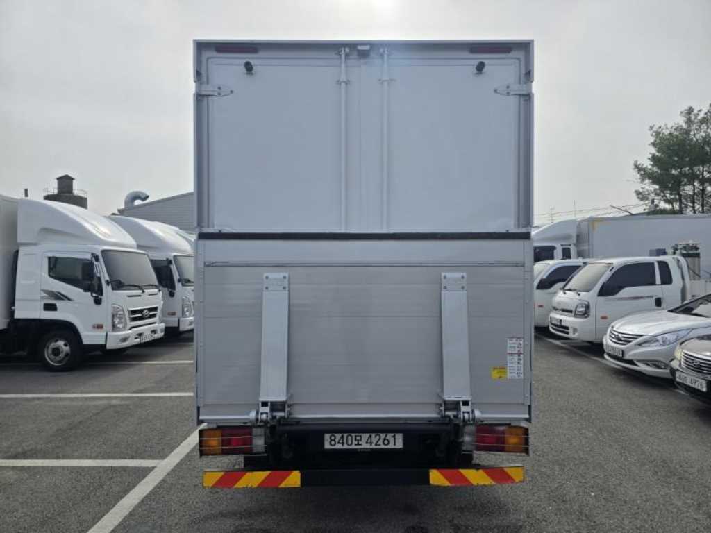 medium and large cargo truck - Vista 5