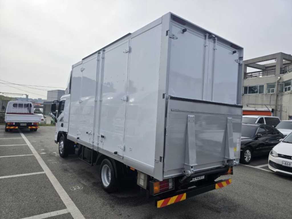 medium and large cargo truck - Vista 4