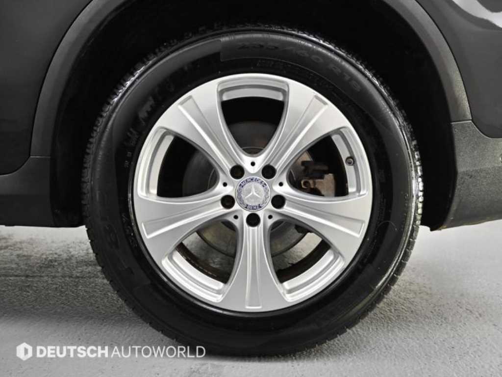 Mercedes Benz GLC Class - Vista 5