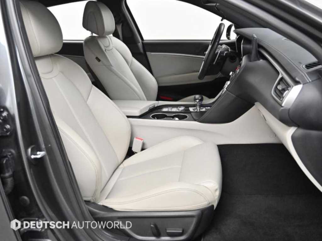 Genesis G70 - Vista 10