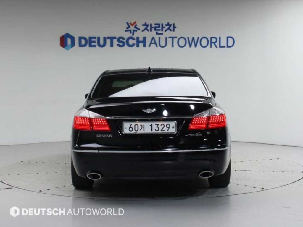 HYUNDAI Genesis - Vista 4