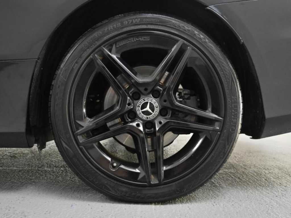 Mercedes Benz C Class - Vista 5