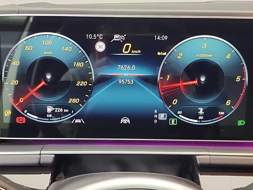 Mercedes Benz GLE Class - Vista 6