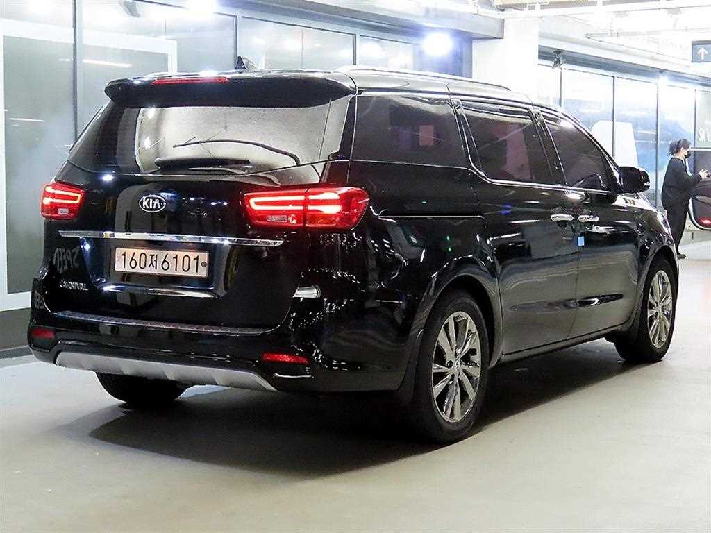 KIA Carnival - Vista 4