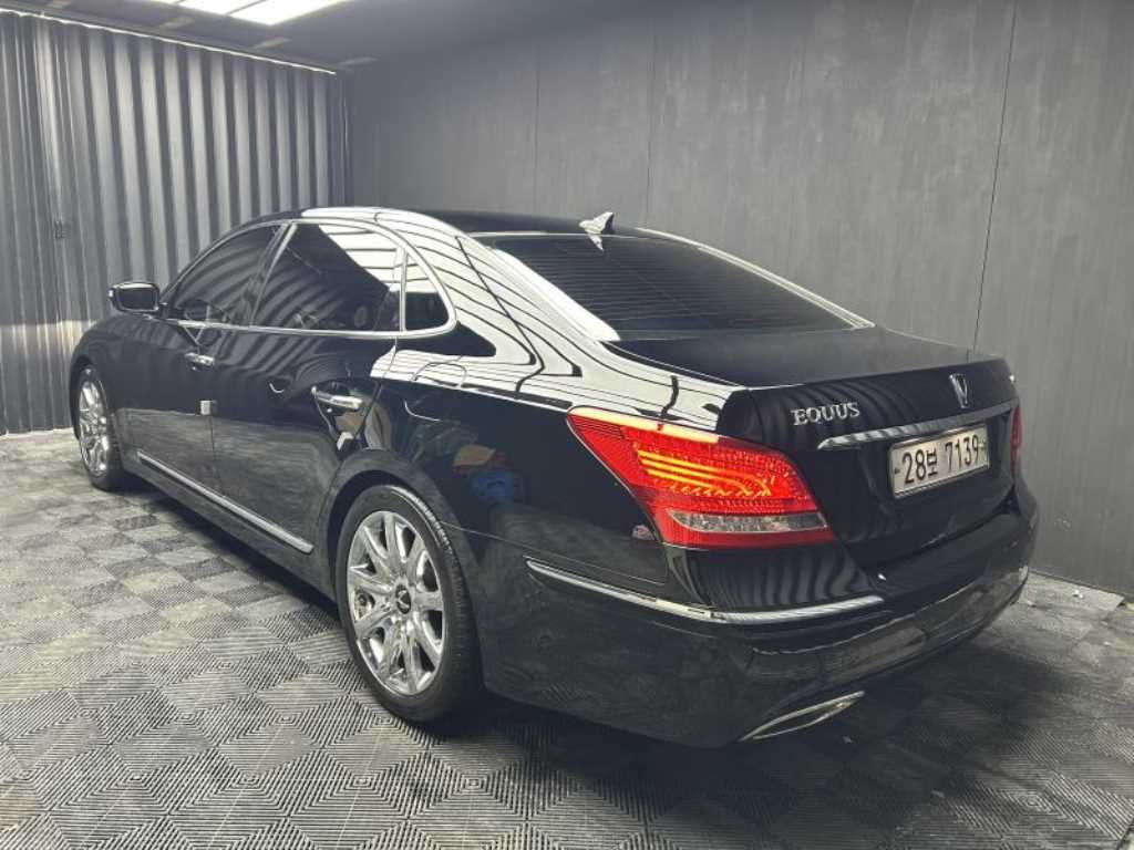 HYUNDAI Equus - Vista 4