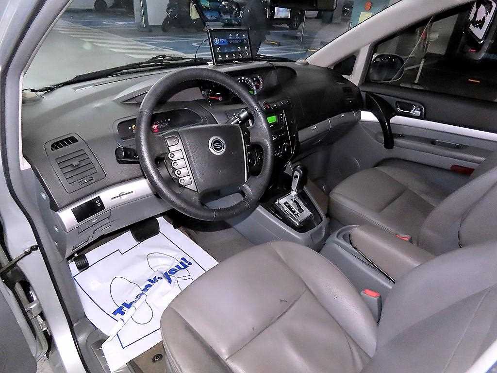 Ssangyong Rodius - Vista 10