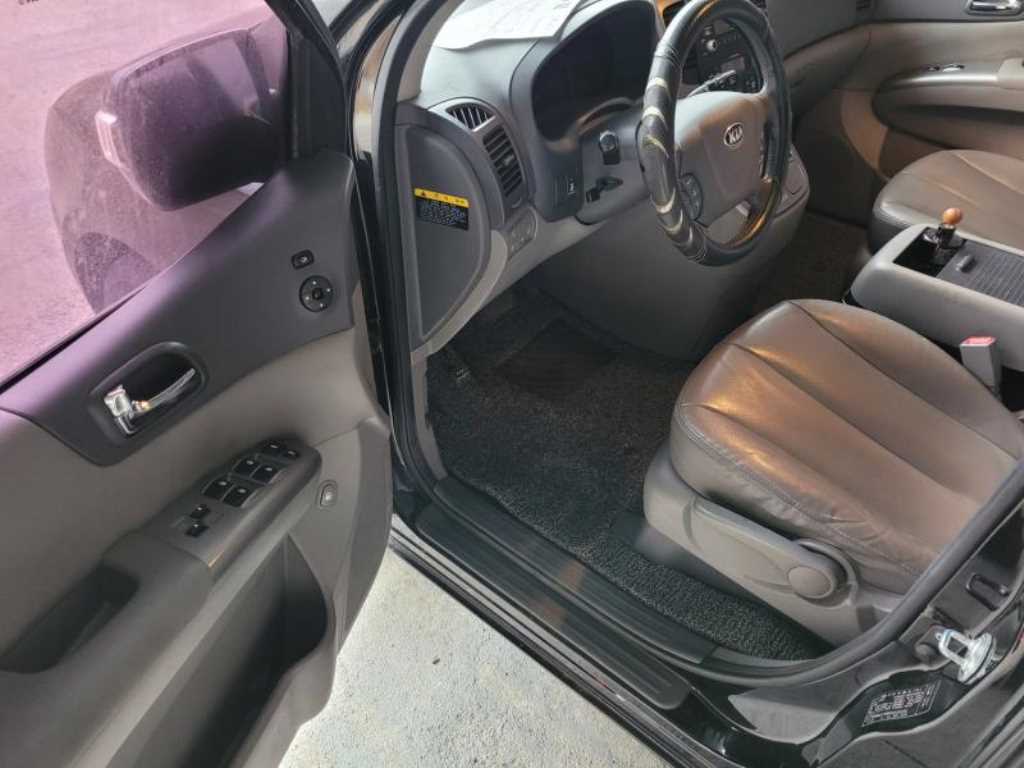 KIA Carnival - Vista 10