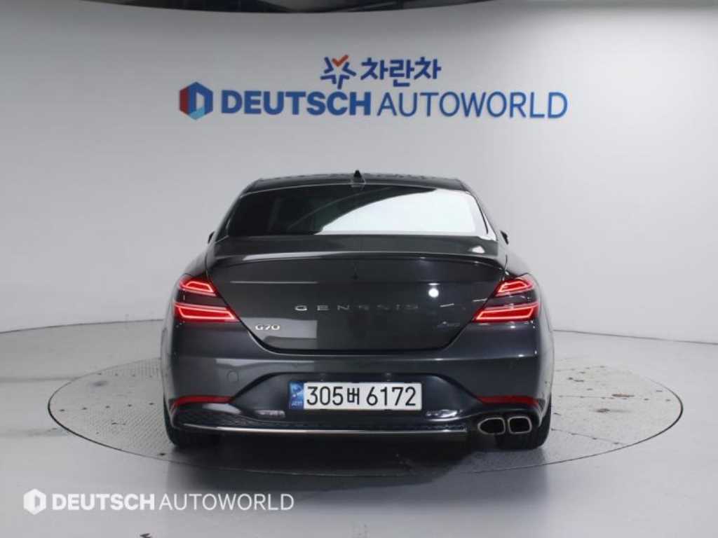 Genesis G70 - Vista 4