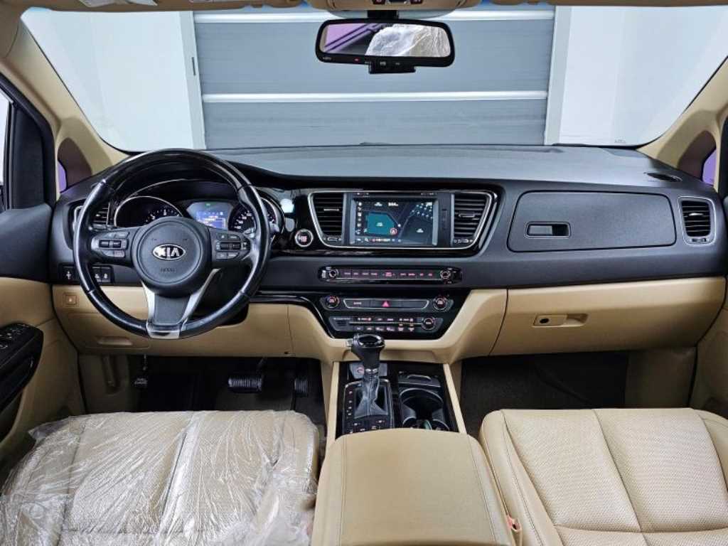 KIA Carnival - Vista 7