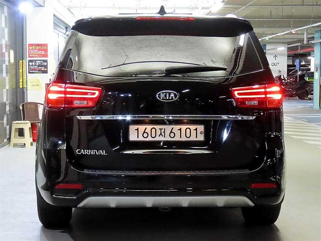 KIA Carnival - Vista 5