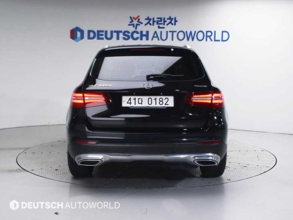 Mercedes Benz GLC Class - Vista 4