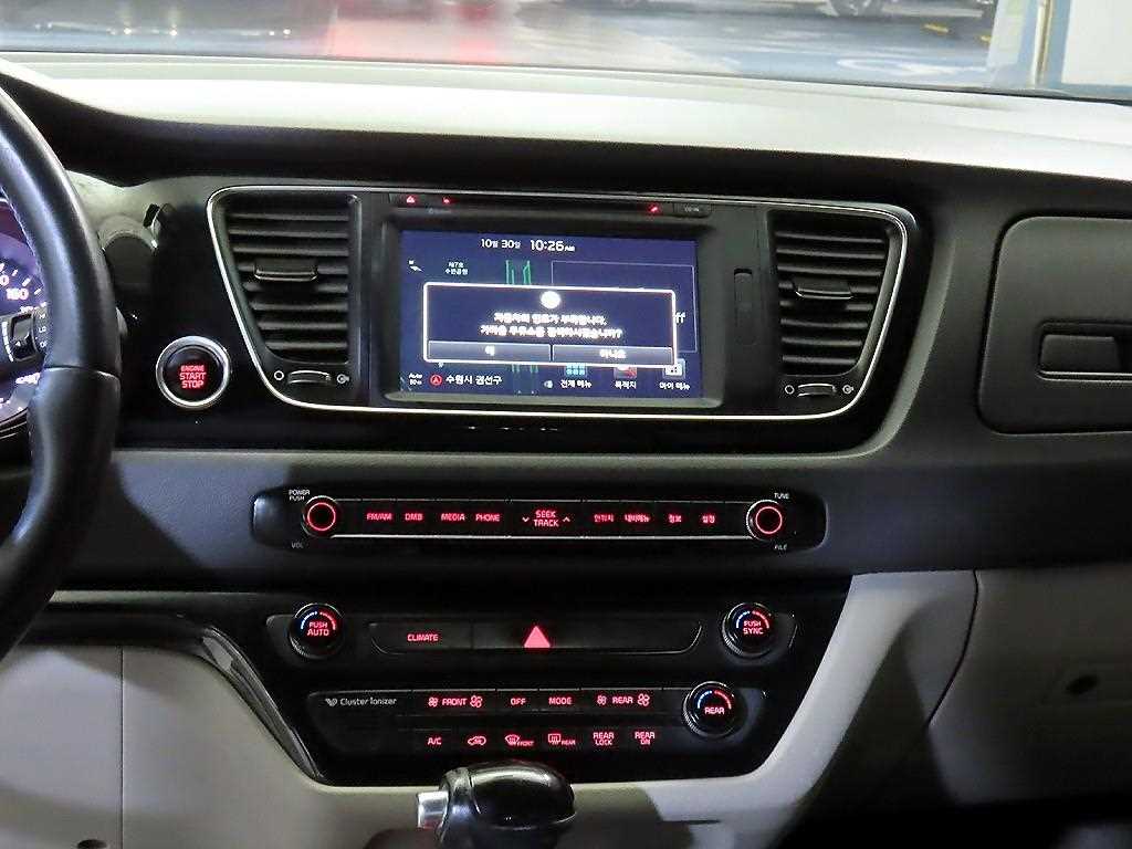 KIA Carnival - Vista 11