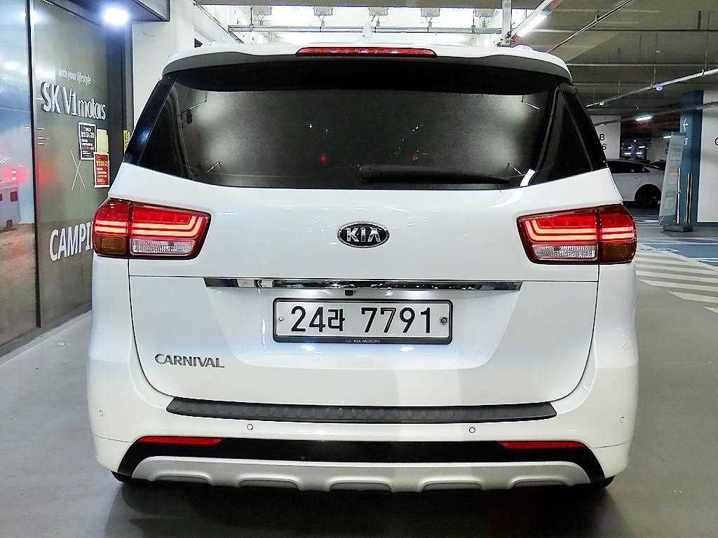 KIA Carnival - Vista 5