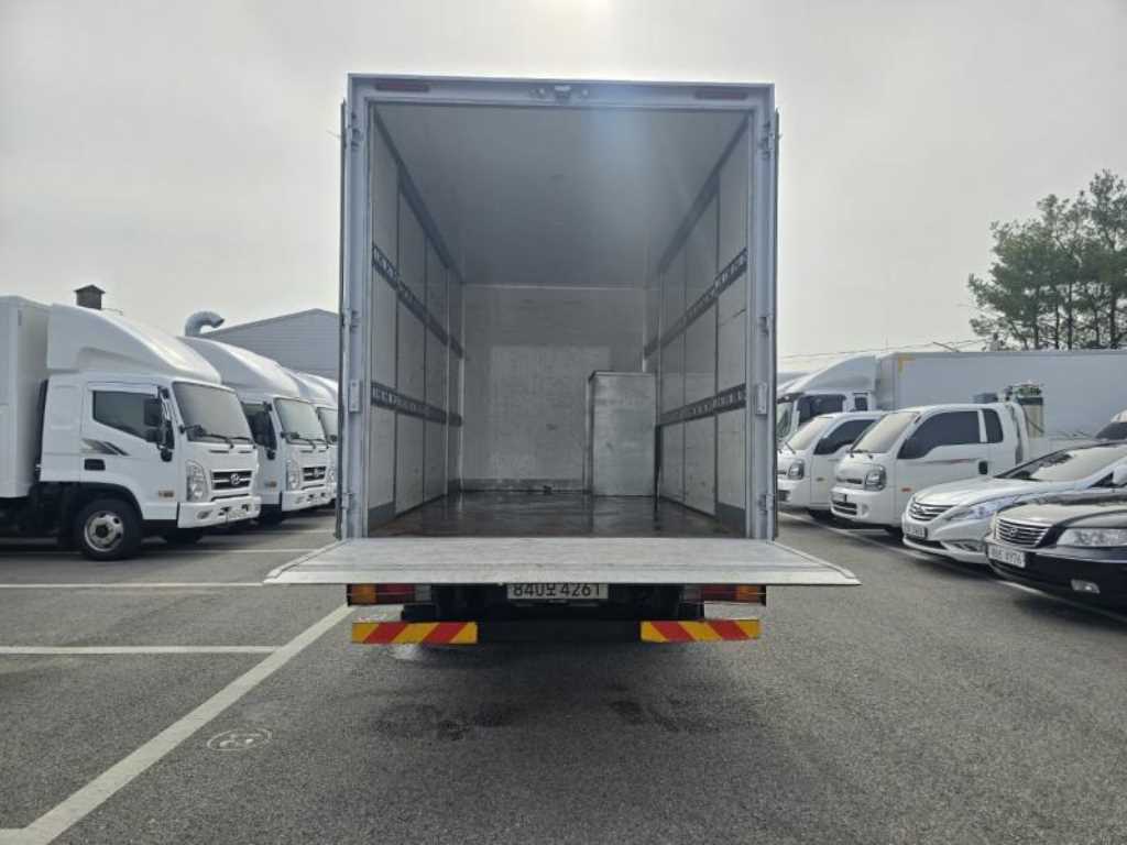 medium and large cargo truck - Vista 8