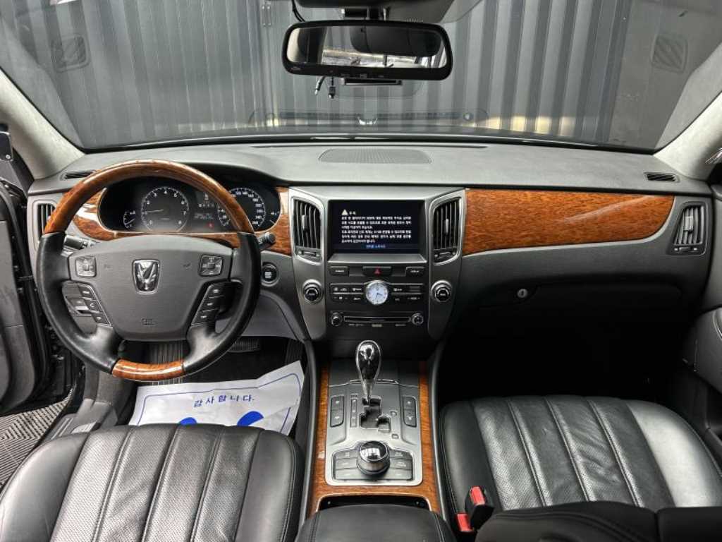 HYUNDAI Equus - Vista 7