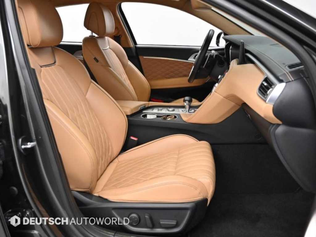 Genesis G70 - Vista 10