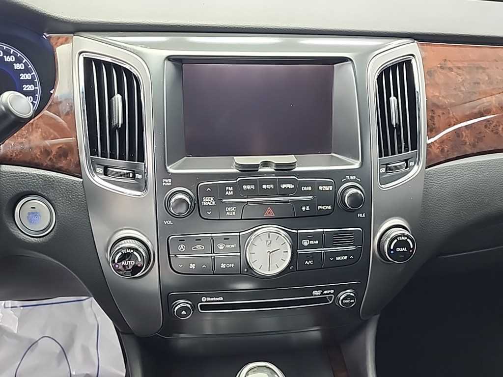 HYUNDAI Equus - Vista 10