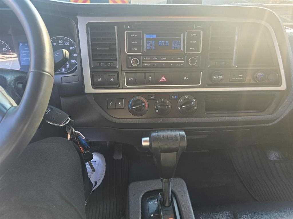 medium and large cargo truck 2023 Blanco - Importación desde Corea - HF Imports Iquique - Foto 16