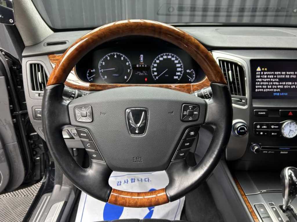 HYUNDAI Equus - Vista 8