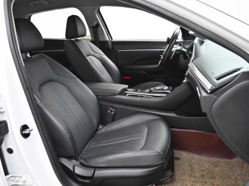 HYUNDAI Sonata - Vista 10