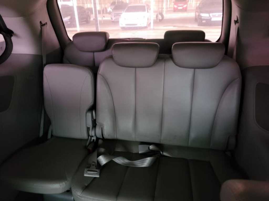 KIA Carnival - Vista 12