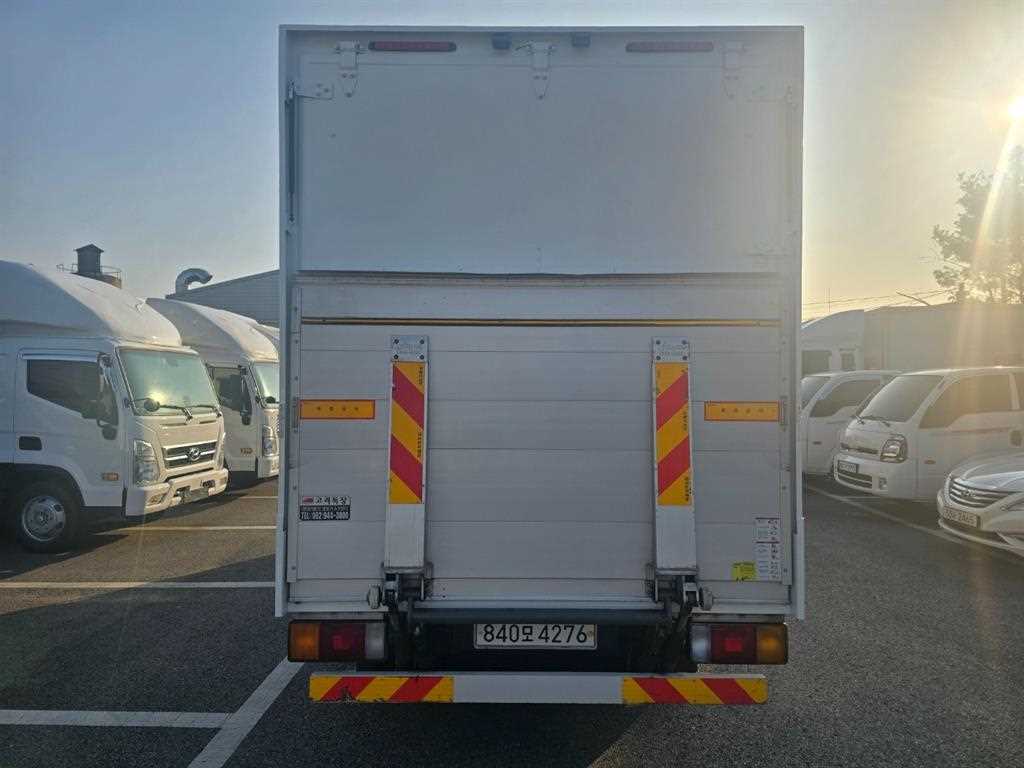 medium and large cargo truck - Vista 5