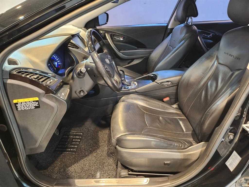 HYUNDAI Grandeur - Vista 10