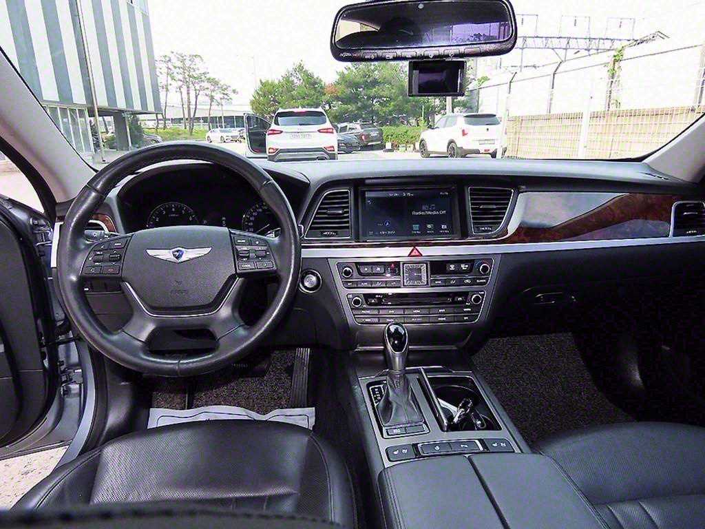 HYUNDAI Genesis - Vista 7