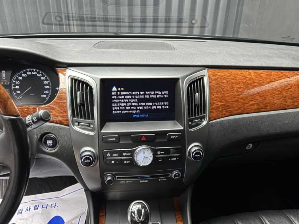 HYUNDAI Equus - Vista 9