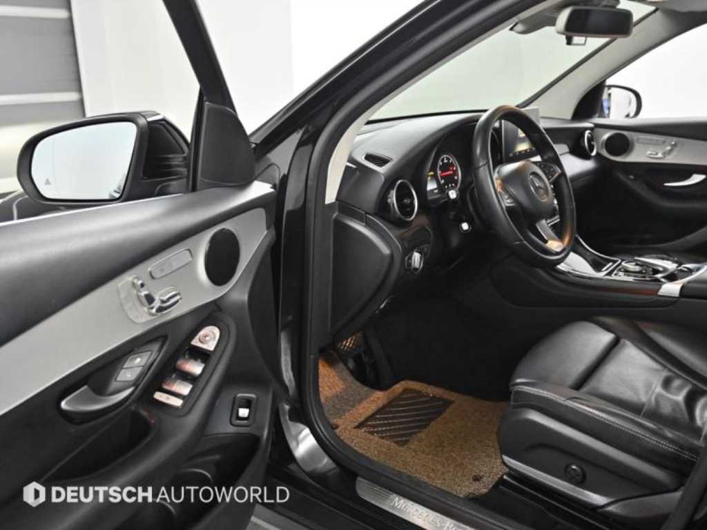 Mercedes Benz GLC Class - Vista 11