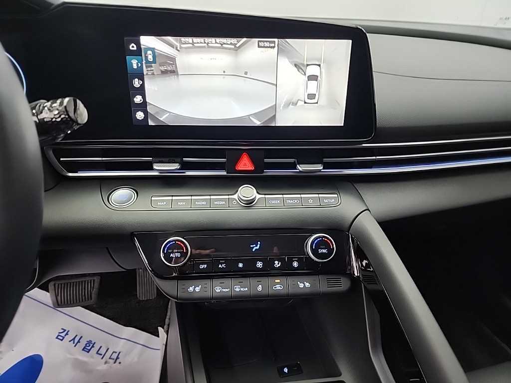 HYUNDAI Avante - Vista 10