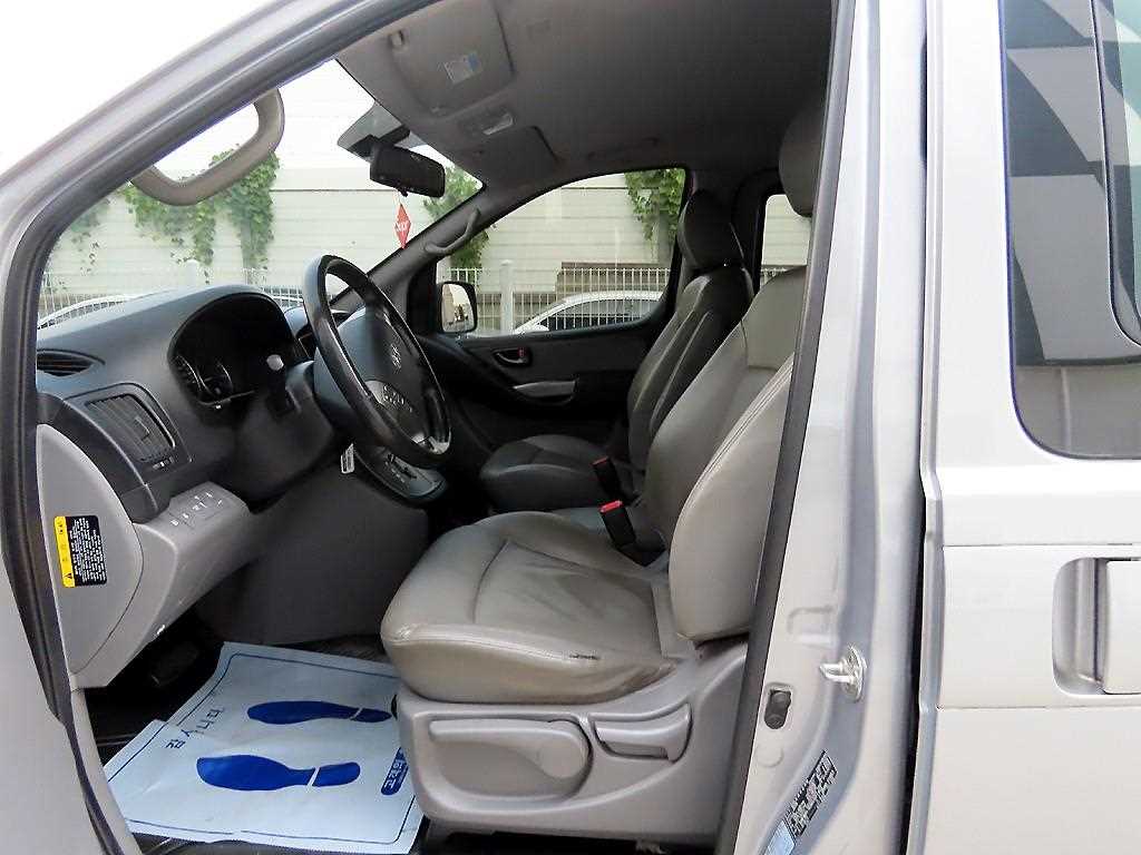 HYUNDAI Starex - Vista 5