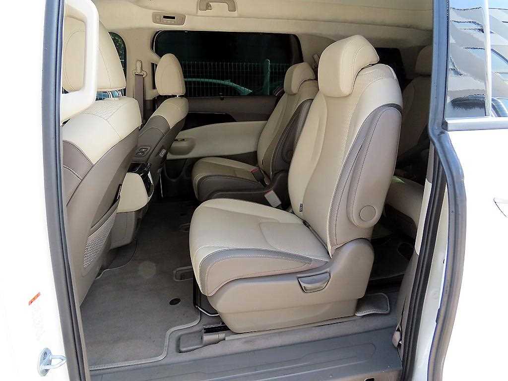 KIA Carnival - Vista 7