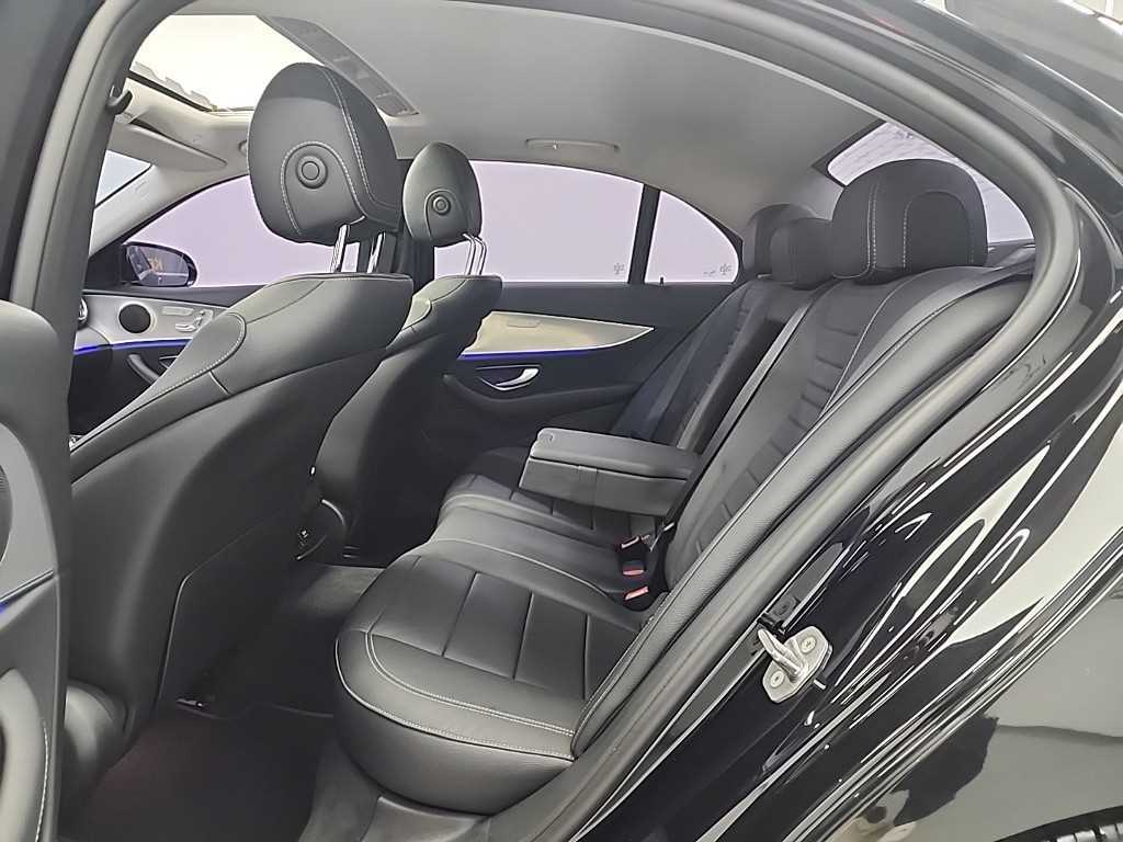 Mercedes Benz E class - Vista 12
